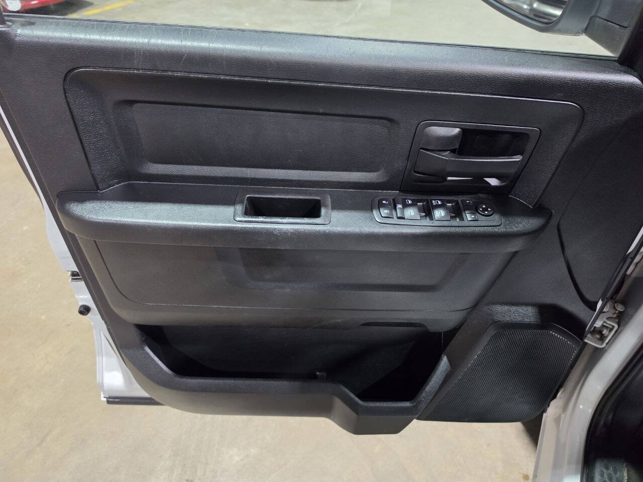 Used 2018 RAM 1500 Express AWD/4WD image 30