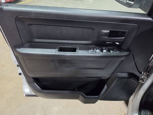 Used 2018 RAM 1500 Express AWD/4WD image 30