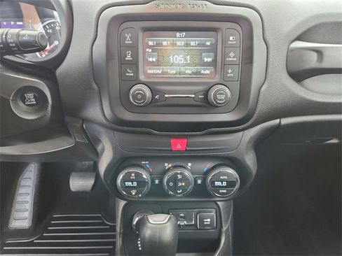 Used 2016 Jeep Renegade Latitude image 7