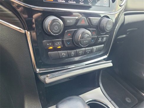 Used 2022 Jeep Grand Cherokee Limited image 26