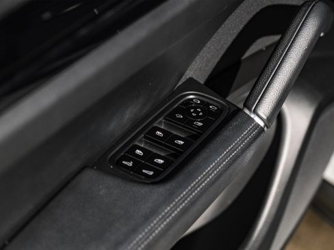 Used 2020 Porsche Cayenne image 41