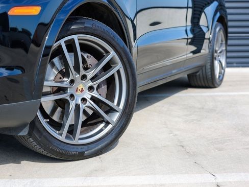 Certified 2023 Porsche Cayenne image 12