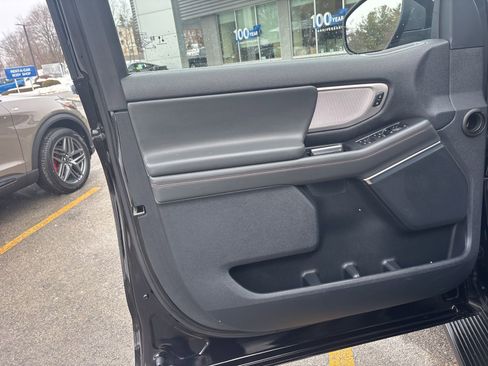 Used 2025 Ford Expedition Active image 51