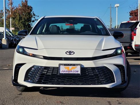 New 2026 Toyota Camry Hybrid image 2