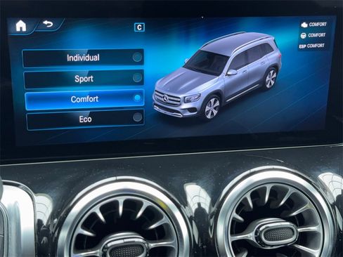 Used 2022 Mercedes-Benz GLB 250 image 27