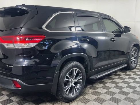 Used 2019 Toyota Highlander Plus AWD/4WD image 11