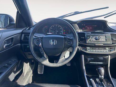 Used 2017 Honda Accord Sport image 12