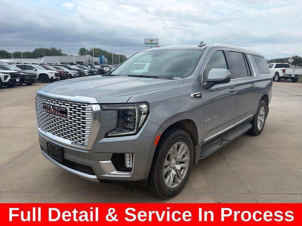 Used 2024 GMC Yukon XL Denali AWD/4WD image 3