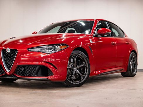 Used 2018 Alfa Romeo Giulia Quadrifoglio RWD image 19