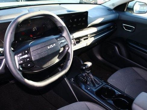 Used 2025 Kia K4 LXS 4D Sedan image 3
