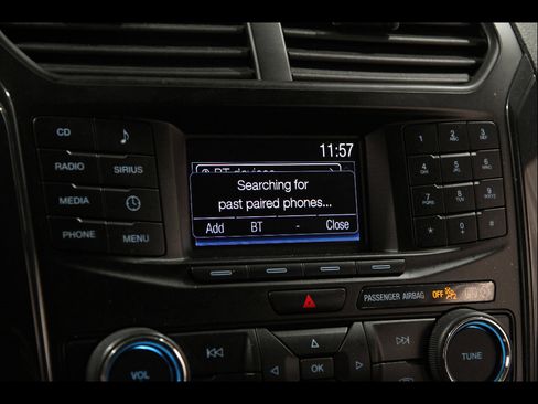 Used 2017 Ford Explorer XLT image 11