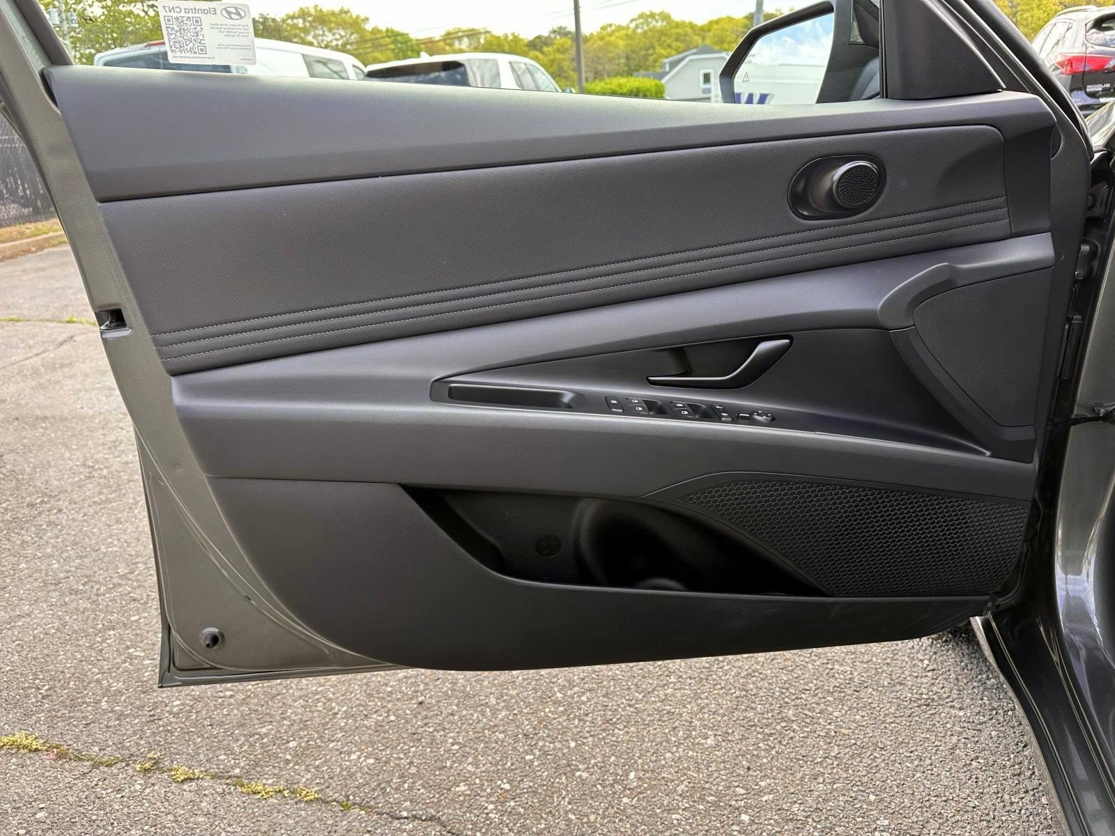 Used 2025 Hyundai Elantra Sport w/ Cargo Package FWD image 9