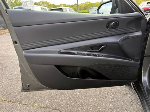 Used 2025 Hyundai Elantra Sport w/ Cargo Package FWD image 9