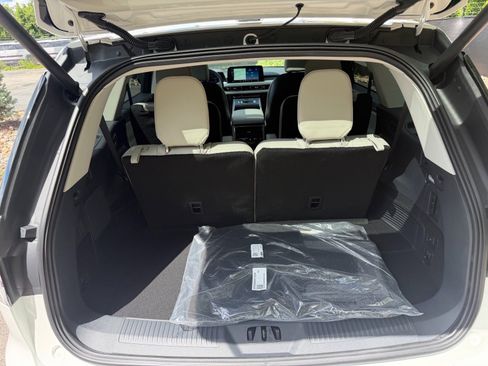 New 2026 Lincoln Aviator AWD image 17