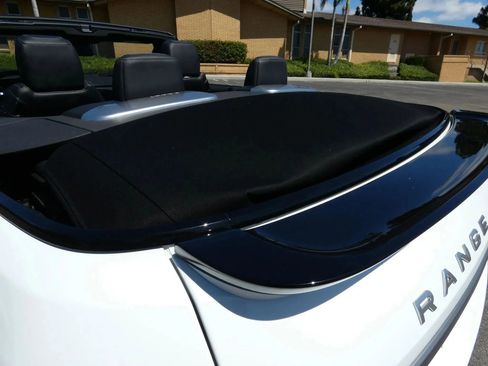 Used 2018 Land Rover Range Rover Evoque SE Dynamic image 20