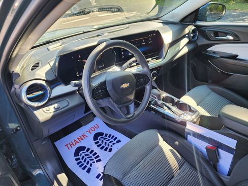 Used 2025 Chevrolet Trax LT image 4