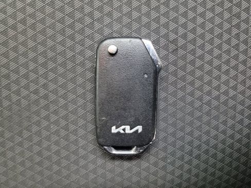 Used 2023 Kia Soul LX w/ LX Technology Package FWD image 32