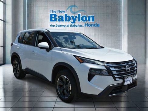 Used 2024 Nissan Rogue SV AWD/4WD image 6