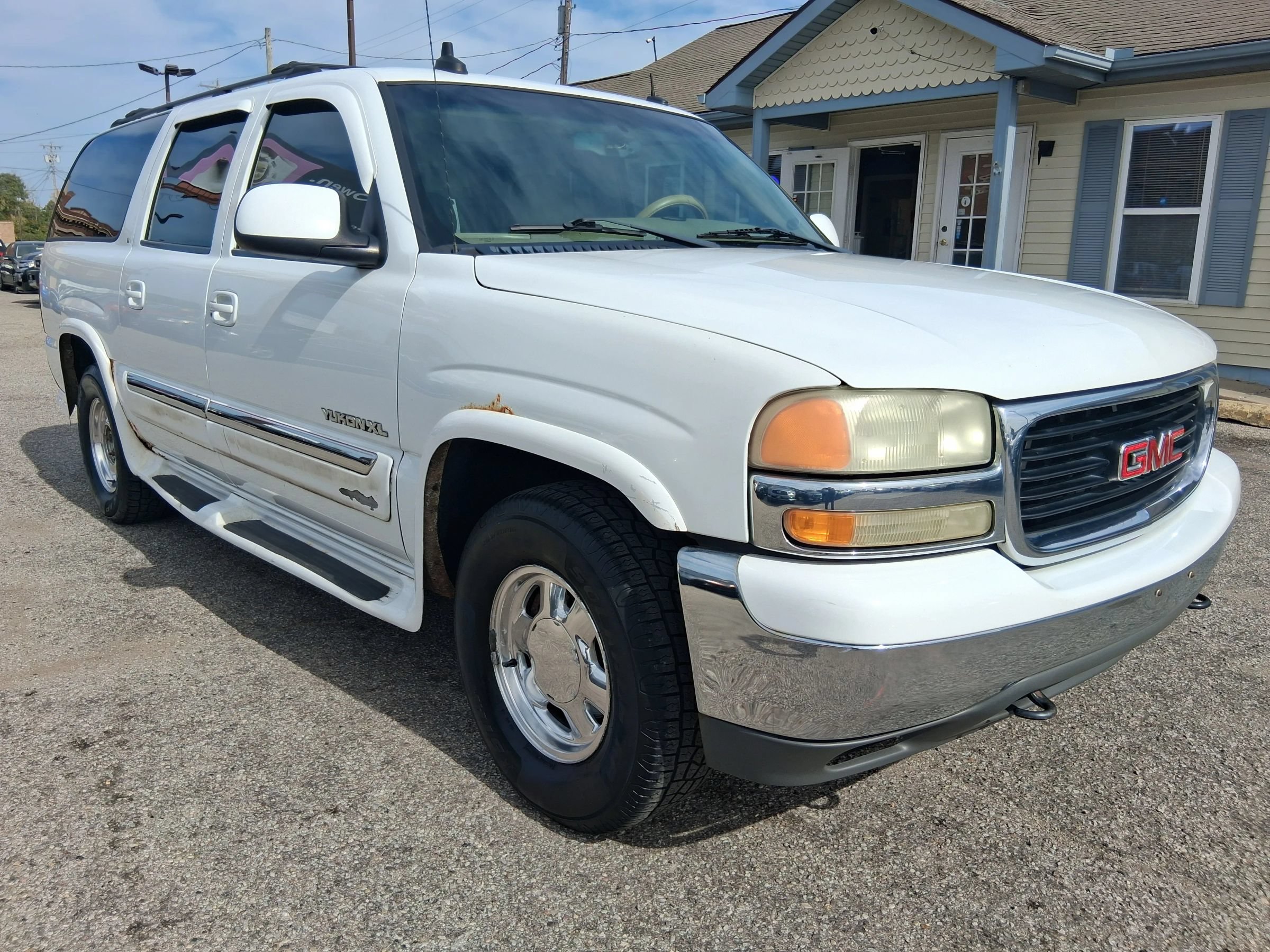 Used 2003 GMC Yukon XL SLT w/ 1SD Preferred Equipment Group AWD/4WD image 1