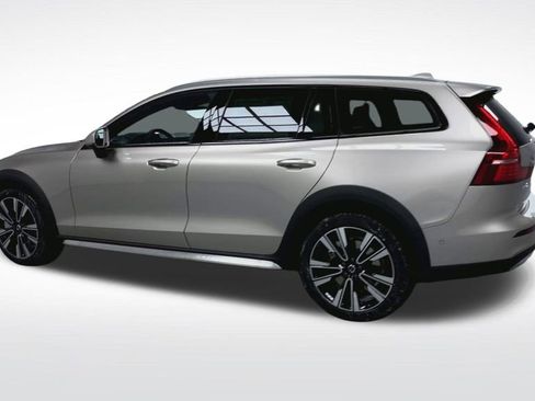 New 2026 Volvo V60 B5 Cross Country Ultra w/ Protection Package Premier image 20