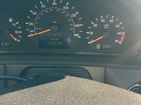 Used 2000 Mercedes-Benz E 320 4MATIC Wagon image 5