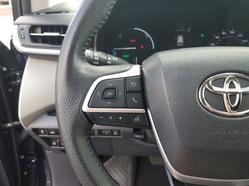 Used 2022 Toyota Sienna XLE image 22