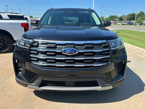 Used 2025 Ford Explorer Active AWD/4WD image 3
