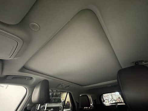 Used 2022 Ford Explorer XLT w/ Equipment Group 202A image 7