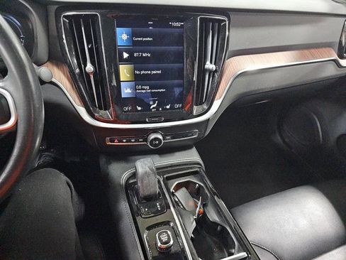 Used 2022 Volvo S60 T8 Inscription image 6