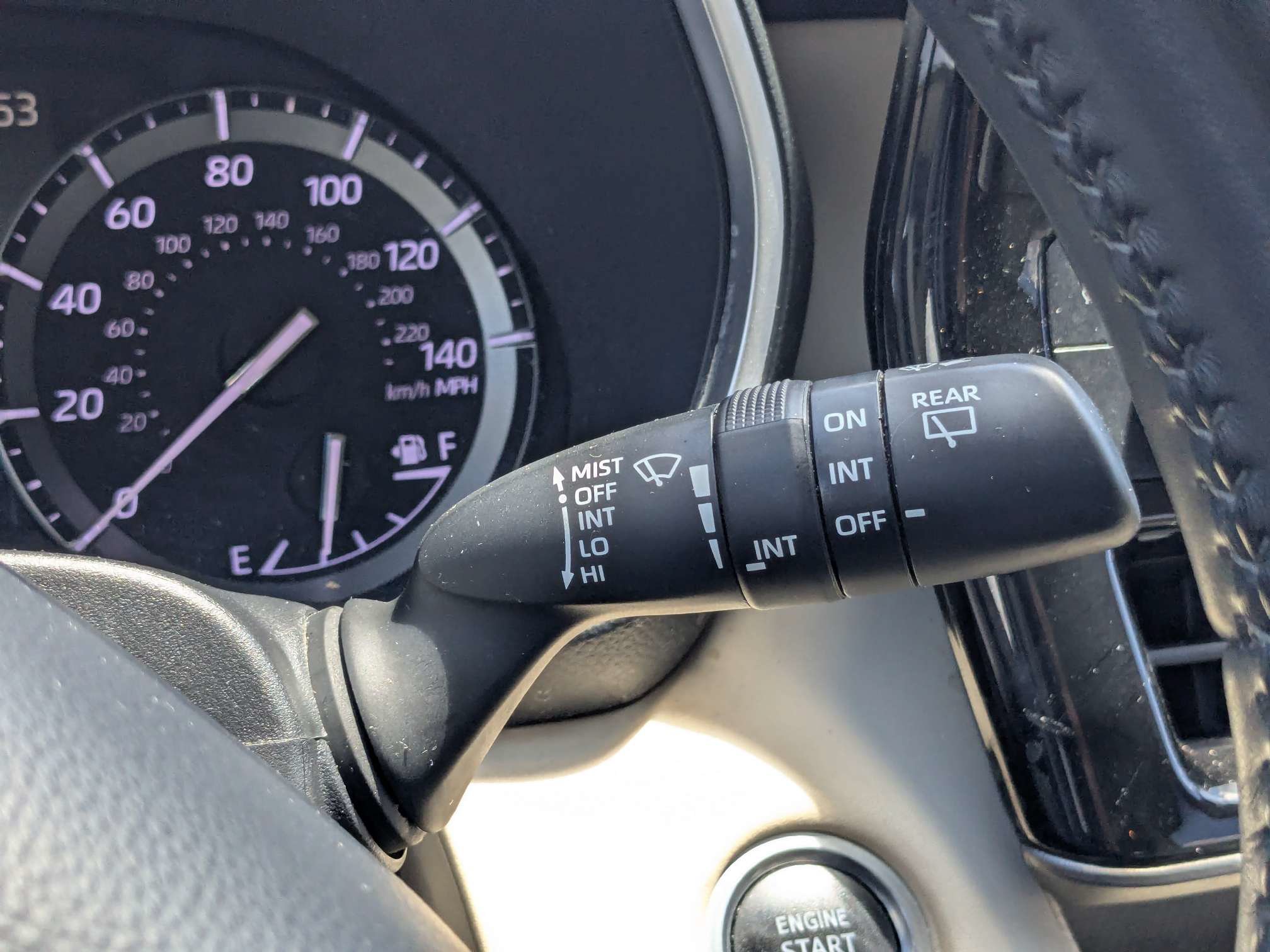 Used 2020 Toyota Highlander XLE AWD/4WD image 28