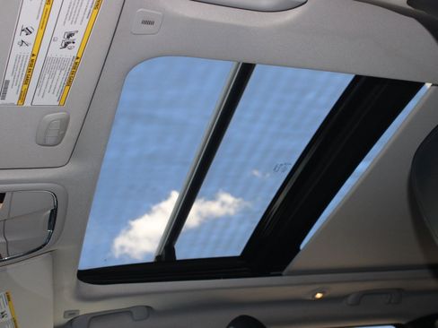 Used 2019 Jeep Cherokee Limited w/ Trailer Tow Group image 14