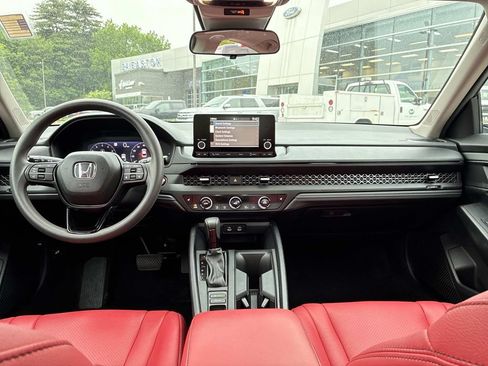 Used 2025 Honda Accord SE image 15