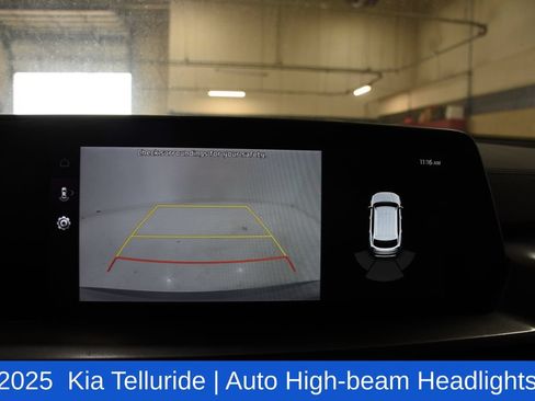 Used 2025 Kia Telluride S FWD image 21