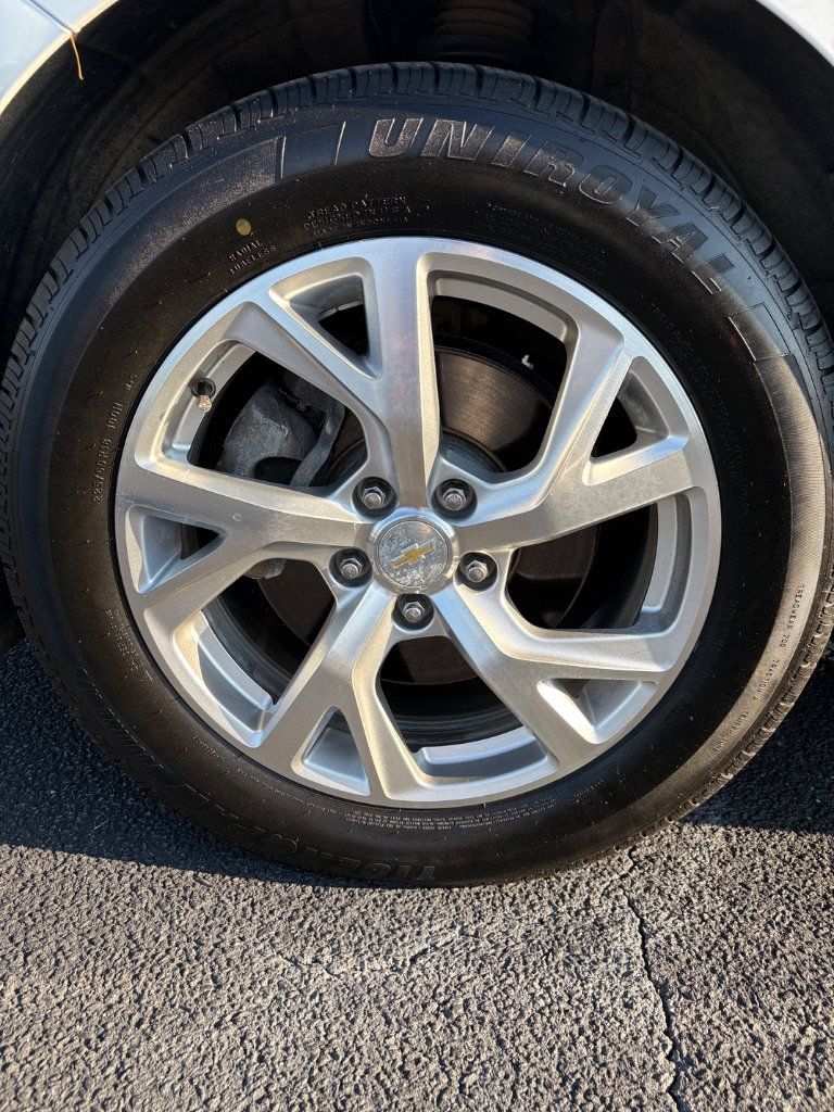 Used 2019 Chevrolet Equinox LT FWD image 9