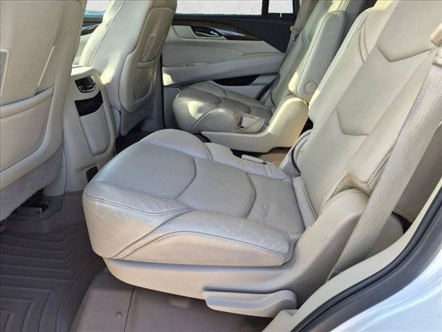 Used 2020 Cadillac Escalade Luxury RWD image 17