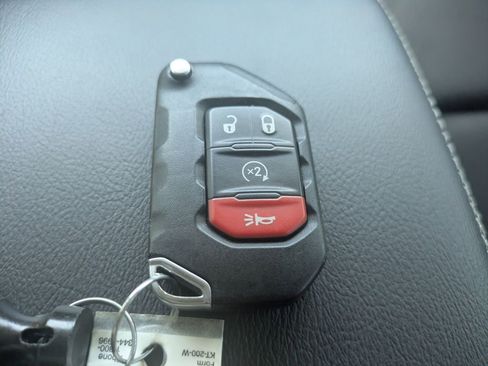 Used 2021 Jeep Wrangler Unlimited Sahara w/ Cold Weather Group AWD/4WD image 29