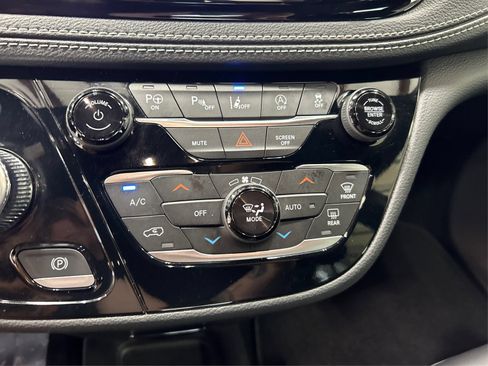 Used 2023 Chrysler Pacifica Touring-L w/ S Appearance Package AWD/4WD image 27
