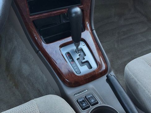 Used 2004 Subaru Outback Wagon image 14