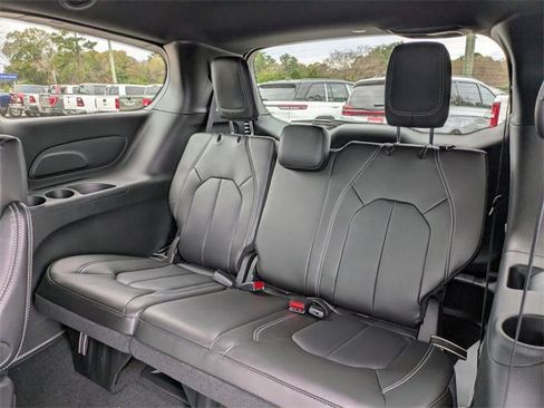New 2026 Chrysler Pacifica Select w/ S Appearance Package image 13