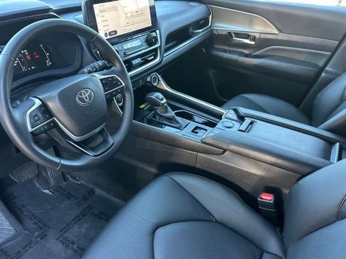 Certified 2025 Toyota Grand Highlander AWD image 12