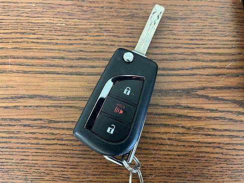 Used 2025 Toyota RAV4 LE image 22