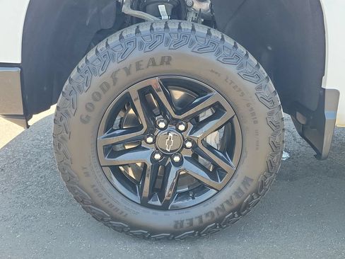 Used 2023 Chevrolet Silverado 1500 Custom Trail Boss w/ LPO, Dark Essentials Package AWD/4WD image 31