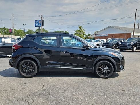 Used 2023 Nissan Kicks SR w/ SR Premium Package FWD image 8