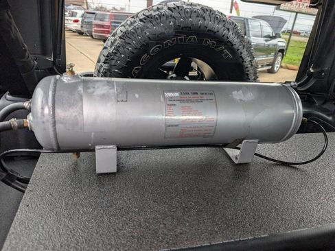 Used 2012 Jeep Wrangler Unlimited Rubicon w/ Connectivity Group image 23