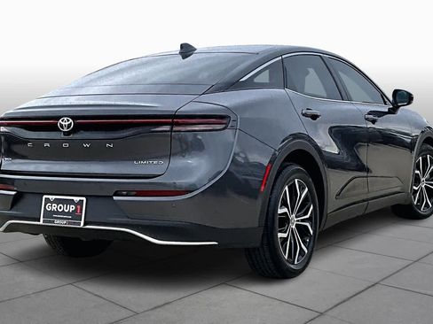 Used 2023 Toyota Crown Limited image 12
