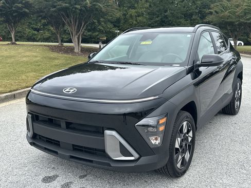 Used 2025 Hyundai Kona SEL image 1