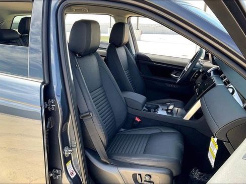 Used 2025 Land Rover Discovery Sport S image 12