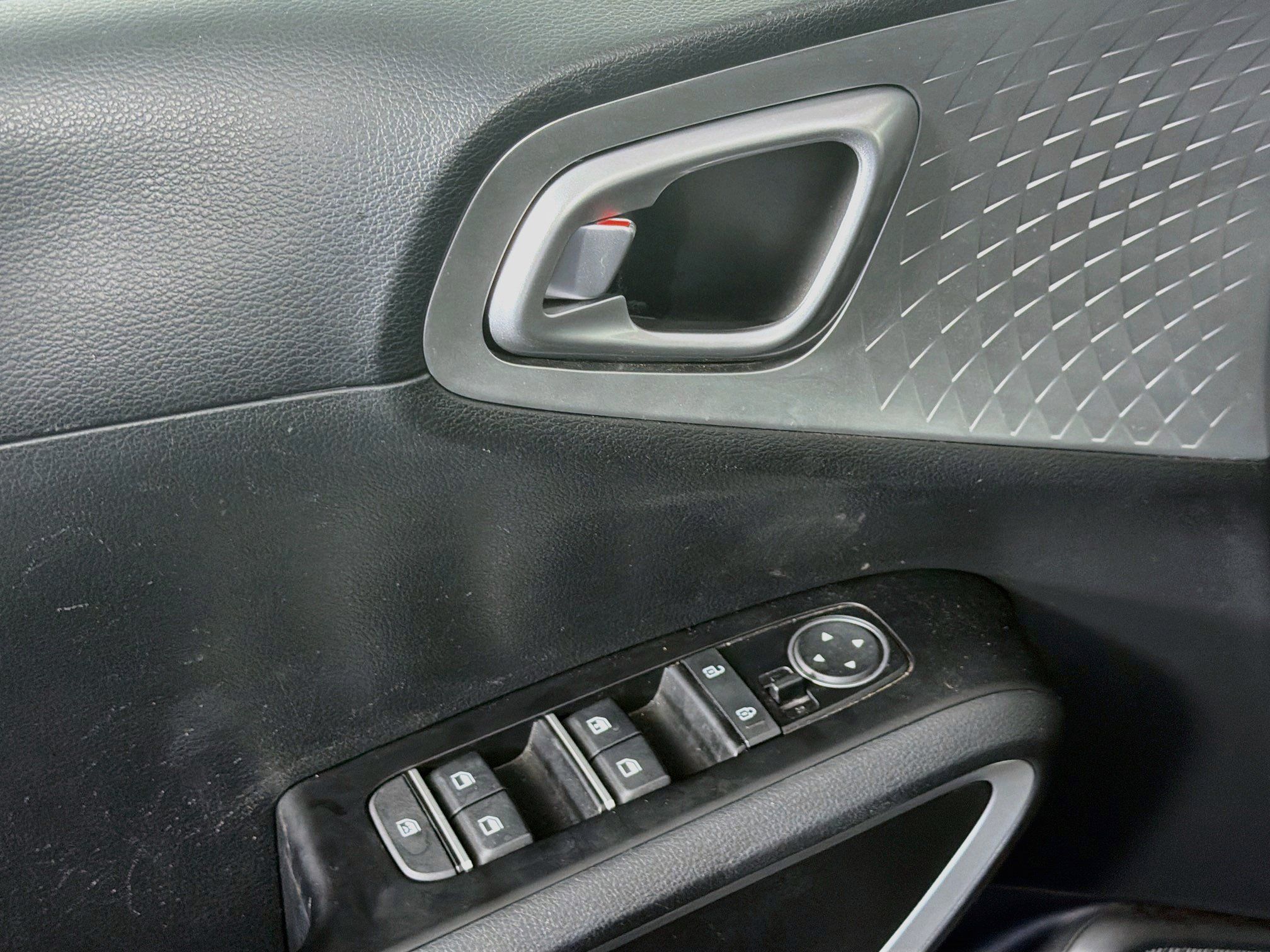 Used 2025 Kia Soul LX w/ LX Technology Package FWD image 15