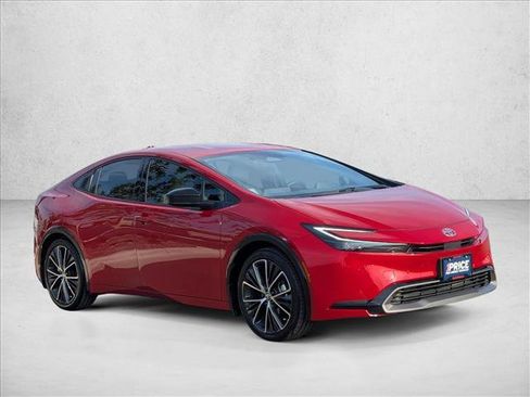 Used 2024 Toyota Prius XLE image 3