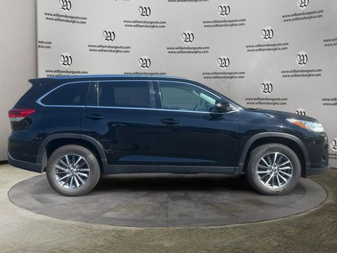 Used 2019 Toyota Highlander XLE FWD image 6